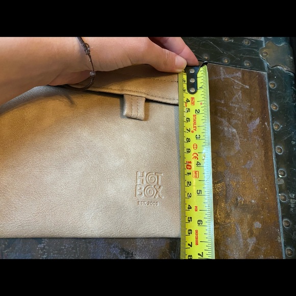 NWT - Beige Vegan Leather Clutch Purse - Make-up bag - Stash bag - smell… - Picture 9 of 12